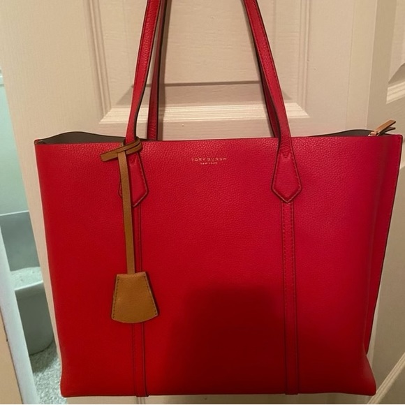 TORY BURCH PERRY TRIPLE COMPARTMENT
TOTE BAG - Picture 9 of 9